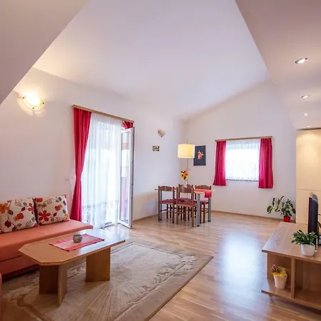 Lavanda 2 Apartment *